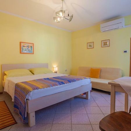 Rooms Ester Крес Екстериор снимка
