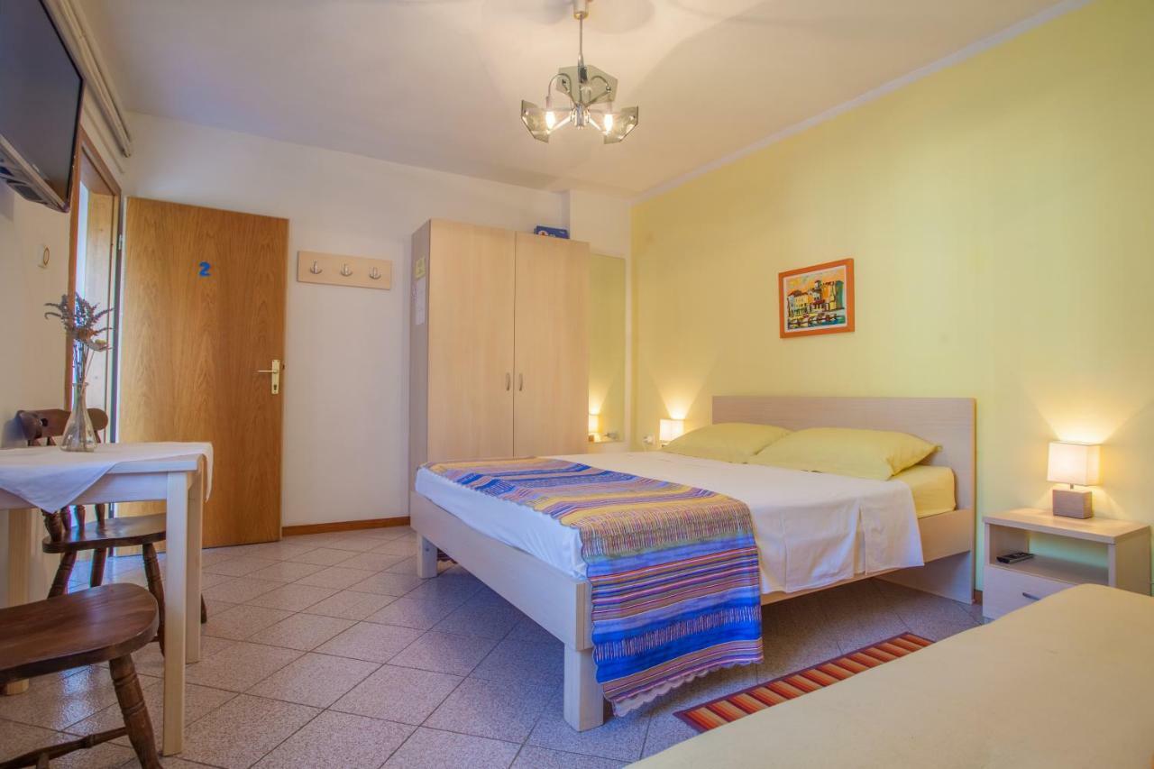 Rooms Ester Крес Екстериор снимка