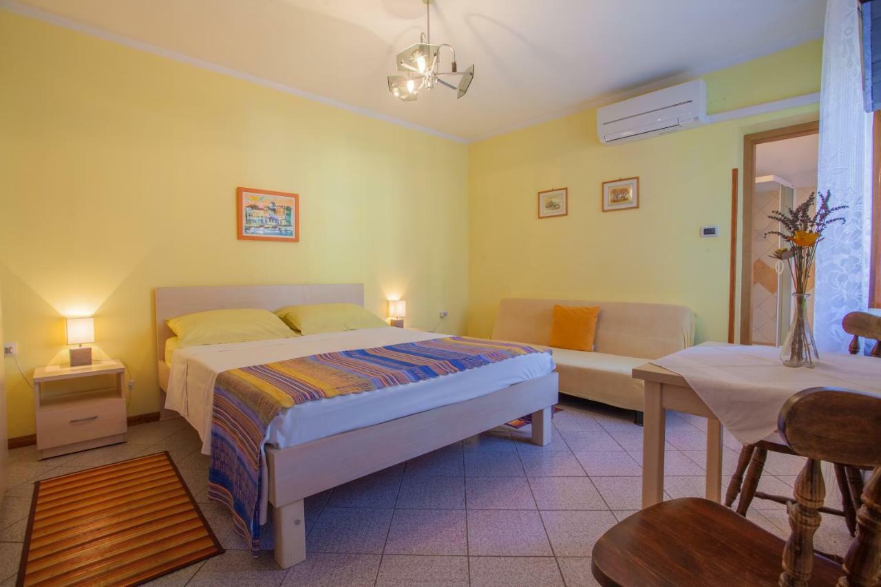 Rooms Ester Крес Екстериор снимка