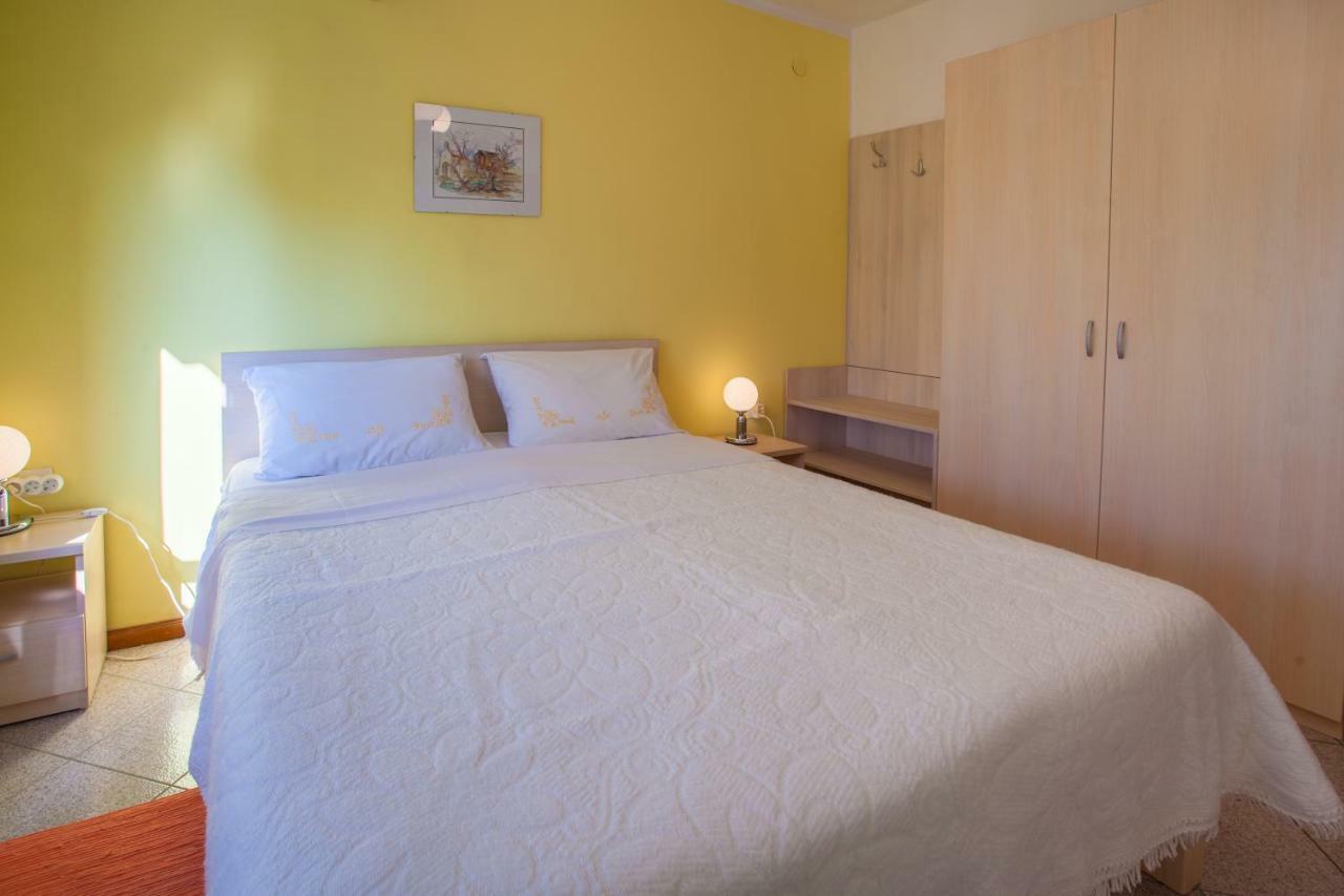 Rooms Ester Крес Екстериор снимка