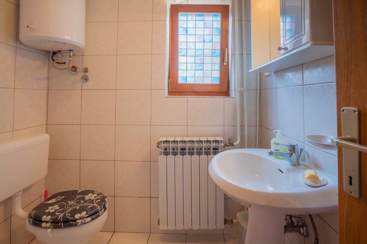Rooms Ester Крес Екстериор снимка