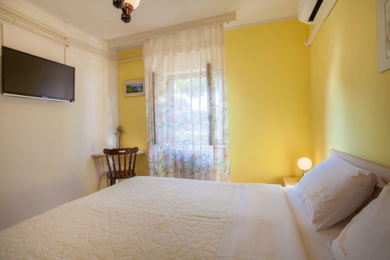 Rooms Ester Крес Екстериор снимка