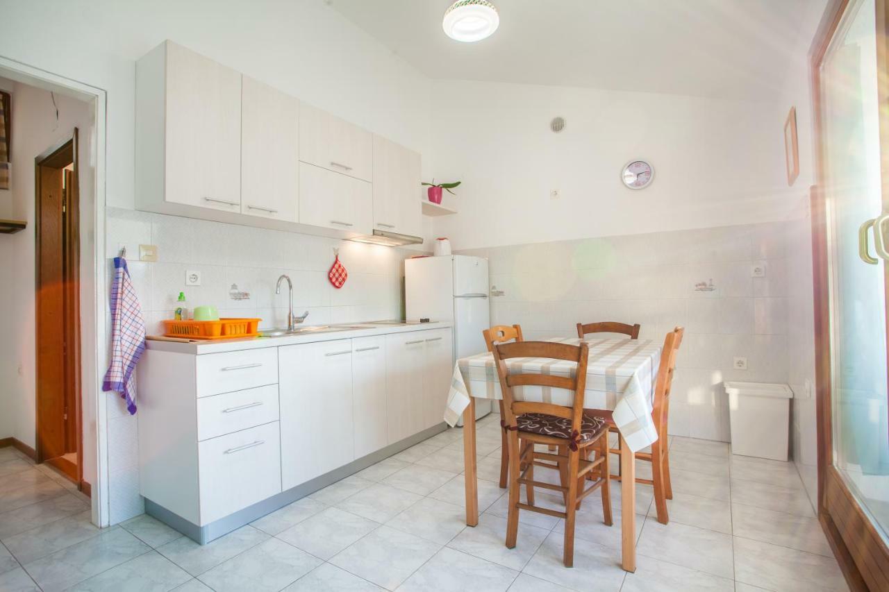 Rooms Ester Крес Екстериор снимка