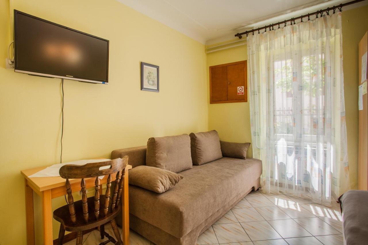 Rooms Ester Крес Екстериор снимка